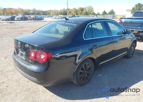 2010 Volkswagen Jetta Se z USA, uszkodzony, nr VIN 3VWRZ7AJ8AM026175
